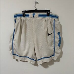 Vintage Nike North Carolina UNC Tar Heels Basketball shorts - Men’s size XL